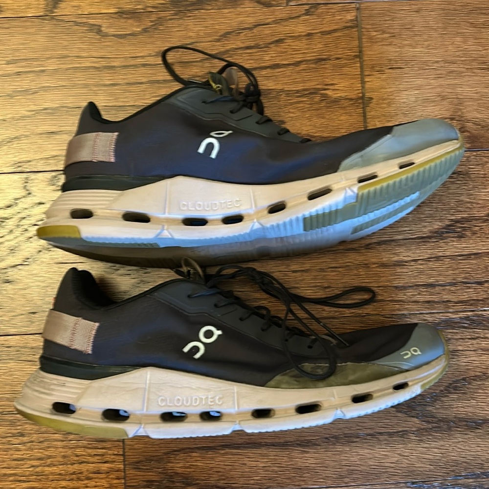 MENS ON RUNNING SIZE 9.5 LIMITED SHOES